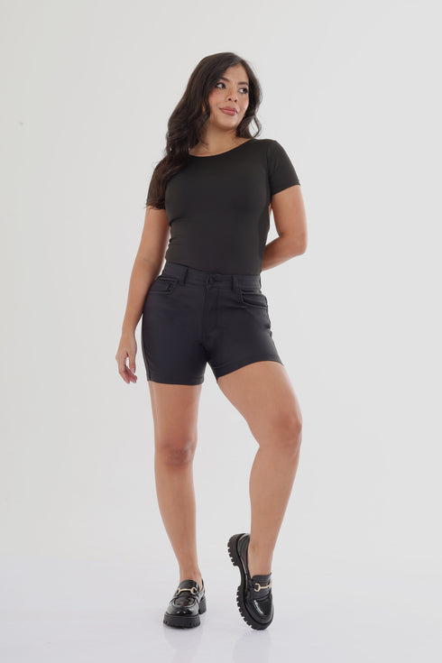 Short efecto cuero