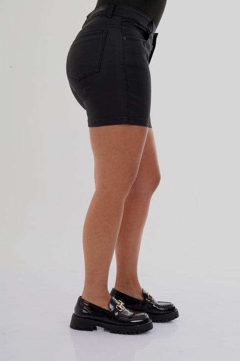 Short efecto cuero